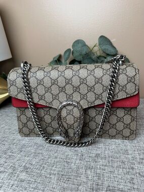 Gucci Beige GG Supreme Shoulder Bag with Red Accent